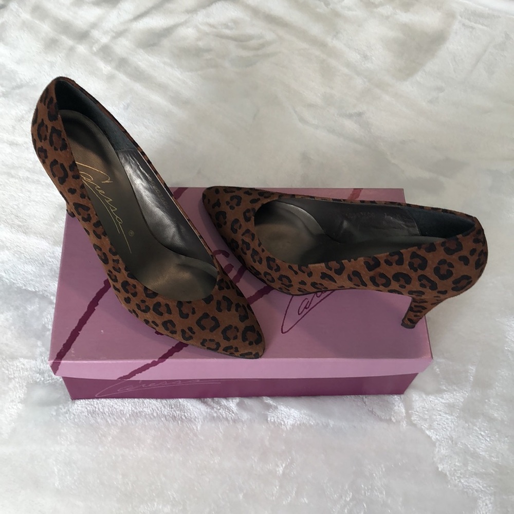Ladies size 7.5M Caressa leather suede leopard print pump - made in Spain